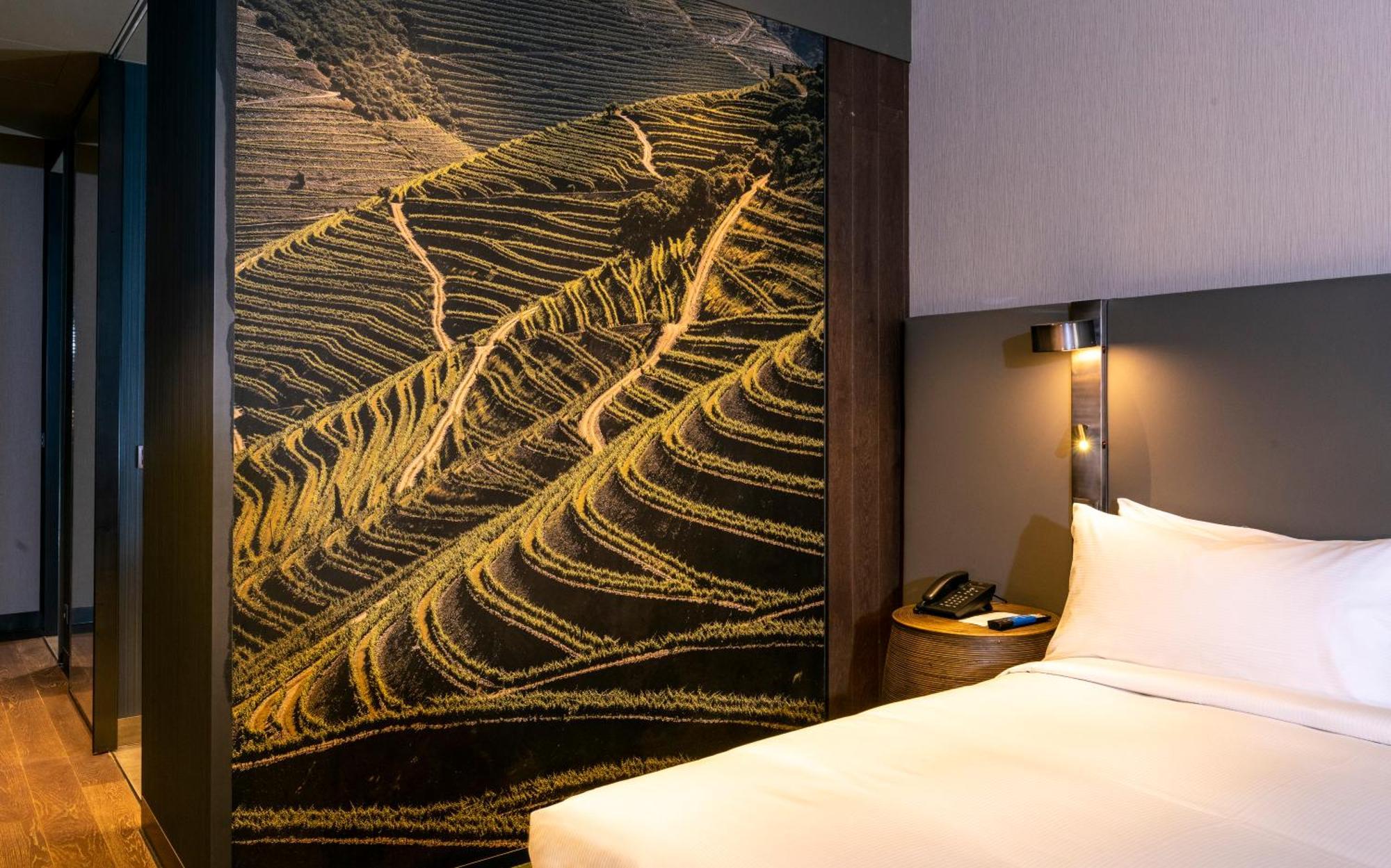 Hilton Porto Gaia Hotel Vila Nova de Gaia Ruang foto A room at the hotel